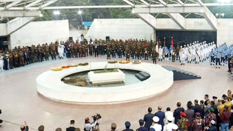গার্ড অব অনার প্রদান-রাষ্ট্রীয় মর্যাদায় খালেদা জিয়ার দাফন সম্পন্ন